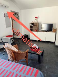 Kuchyň nebo kuchyňský kout v ubytování Studio R Homps