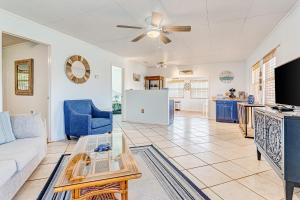 a living room with a couch and a tv at Sunshine Escape in Vero Beach