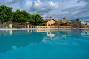 The swimming pool at or close to FIRENZE Villa a 5 Stelle - Villa Gaudia Luxury & Relax in Chianti