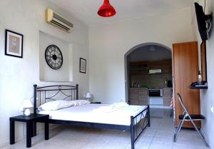 Postel nebo postele na pokoji v ubytování Sarantakis Apartments