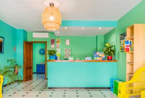 a blue and green room with a counter at Hostal Tropical in Almuñécar