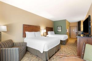 Postel nebo postele na pokoji v ubytování Best Western Plus Columbia River Inn
