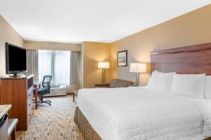 Postel nebo postele na pokoji v ubytování Best Western Plus Columbia River Inn