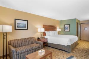 Postel nebo postele na pokoji v ubytování Best Western Plus Columbia River Inn