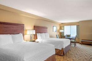 Postel nebo postele na pokoji v ubytování Best Western Plus Columbia River Inn