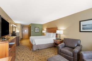 Postel nebo postele na pokoji v ubytování Best Western Plus Columbia River Inn