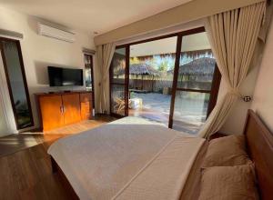 Sjónvarps- og/eða afþreyingartæki á Sunset Villas Palauig Zambales