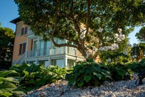 A garden outside Ca' delle Contesse - Villa on lagoon with private dock and spectacular view