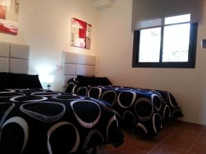 Postel nebo postele na pokoji v ubytování Apartamento unifamiliar Golf Vera urb privada y tranquila + 11 fotografií