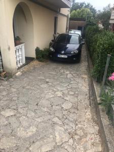 Zdjęcie z galerii obiektu Apartments with parking spaces Pinezici, Krk - 15269 w mieście Vrh