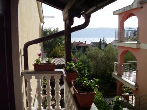 Balkon lub taras w obiekcie Apartments with parking spaces Pinezici, Krk - 15269