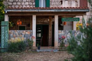 Fotografie z fotogalerie ubytování Secluded holiday house Okljucna, Vis - 15283 v destinaci Komiža
