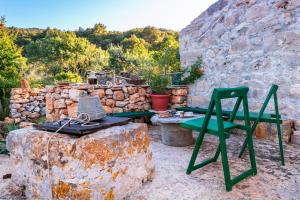 Fotografie z fotogalerie ubytování Secluded holiday house Okljucna, Vis - 15283 v destinaci Komiža