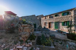Fotografie z fotogalerie ubytování Secluded holiday house Okljucna, Vis - 15283 v destinaci Komiža