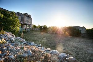 Fotografie z fotogalerie ubytování Secluded holiday house Okljucna, Vis - 15283 v destinaci Komiža