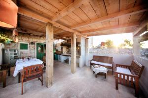 Fotografie z fotogalerie ubytování Secluded holiday house Okljucna, Vis - 15283 v destinaci Komiža