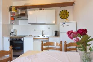 Kuchyňa alebo kuchynka v ubytovaní Apartments with parking spaces Krk - 15331 + 13 fotografií
