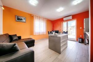 TV a/nebo společenská místnost v ubytování Apartments by the sea Rukavac, Vis - 15352