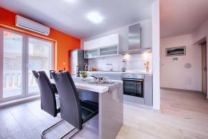 Kuchyň nebo kuchyňský kout v ubytování Apartments by the sea Rukavac, Vis - 15352