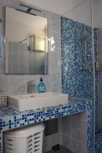 Kúpeľňa v ubytovaní Seaside secluded apartments Zavala, Hvar - 15357