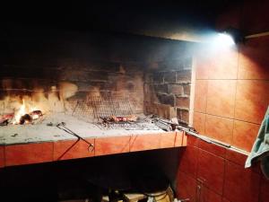 Gril dostupný pro hosty v apartmánu