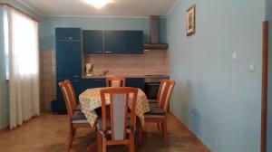 Kuchyň nebo kuchyňský kout v ubytování Apartments with parking spaces Flengi, Porec - 15395
