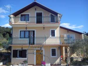 Fotografie z fotogalerie ubytování Apartments with WiFi Zlarin - 15409 v destinaci Zlarin