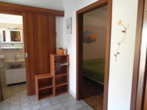 TV a/nebo společenská místnost v ubytování Apartments with a parking space Supetarska Draga - Donja, Rab - 15423