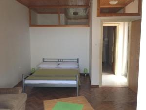 Posteľ alebo postele v izbe v ubytovaní Apartments by the sea Podstrana, Split - 15428