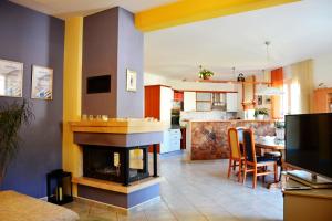 Et tv og/eller underholdning på Apartments Tonka