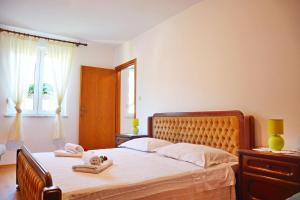 En eller flere senge i et værelse på Apartments Tonka