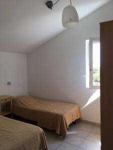 Ένα ή περισσότερα κρεβάτια σε δωμάτιο στο Apartments with a parking space Rukavac, Vis - 15486