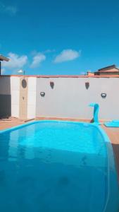 a swimming pool with a duck on the side of a building at Pousada portal mar in Maragogi