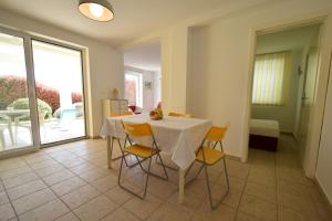 Fotografie z fotogalerie ubytování Apartments by the sea Cizici, Krk - 15494 v destinaci Malinska