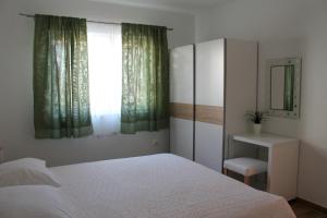 a bedroom with a bed and a window at Apartment Podaca 15475d in Podaca