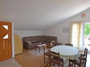 Galeriebild der Unterkunft Apartments with a parking space Rakovica, Plitvice - 15514 in Rakovica