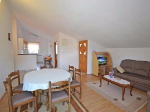 Galeriebild der Unterkunft Apartments with a parking space Rakovica, Plitvice - 15514 in Rakovica