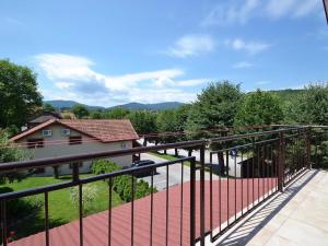 Výhled na bazén z ubytování Apartments with a parking space Rakovica, Plitvice - 15514 nebo okolí