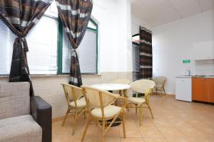 Χώρος καθιστικού στο Apartments by the sea Dugi Rat, Omis - 15516