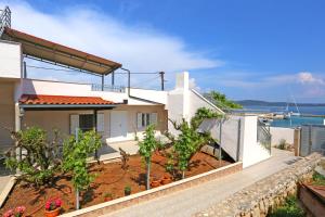 Afbeelding uit fotogalerij van Apartments by the sea Drvenik Mali (Drvenik) - 15535 in Mali Drvenik