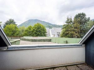 widok na ogród z dachu domu w obiekcie Charmant appart rénové 4 pers, sauna, piscine, proche thermes et télécabine - Saint-Lary Village - FR-1-296-435 w mieście Saint-Lary-Soulan +3 zdjęcia