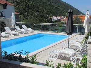 Galeriebild der Unterkunft Family friendly apartments with a swimming pool Trpanj, Peljesac - 15603 in Trpanj