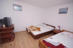 Galeriebild der Unterkunft Family friendly apartments with a swimming pool Trpanj, Peljesac - 15603 in Trpanj