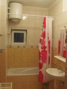 Galeriebild der Unterkunft Family friendly apartments with a swimming pool Trpanj, Peljesac - 15603 in Trpanj