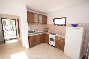 Galeriebild der Unterkunft Family friendly apartments with a swimming pool Trpanj, Peljesac - 15603 in Trpanj