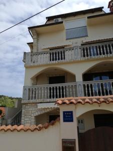 Fotografie z fotogalerie ubytování Apartments with a parking space Supetarska Draga - Donja, Rab - 15602 v Rabu