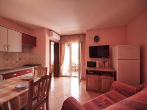 Kuchyň nebo kuchyňský kout v ubytování Apartments by the sea Srima - Vodice, Vodice - 15621