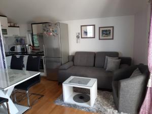 a living room with a couch and a table at Apartments by the sea Gradac, Makarska - 15642 in Gradac