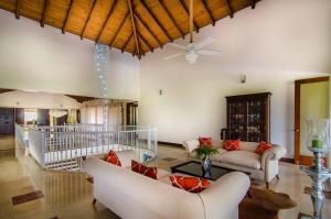 Posezení v ubytování Gorgeous Villa 6BDR Casa de Campo Resort in La Romana
