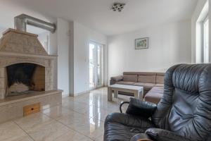 Posedenie v ubytovaní Family-friendly apartments with swimming pools Sutivan, Brac - 15665
